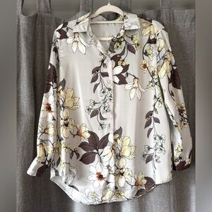 Tahari Long Sleeve ‘Silk’ Blouse. Women’s size XS.